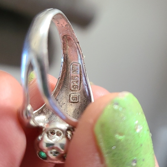 Sterling Cougar/Panther Ring Vintage Green emerald jeweled Eyes  9.25 5.1 Grams - Picture 2 of 6